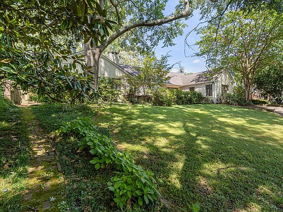2nd image of 2900 Garden Ln
