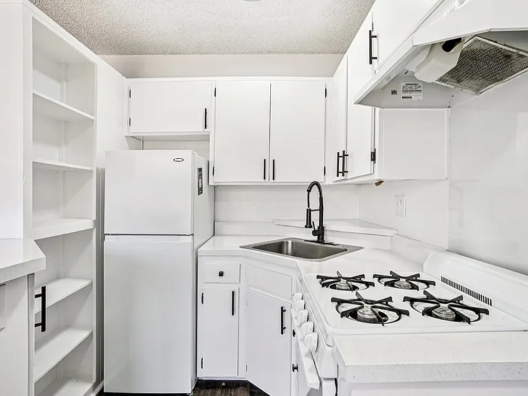 238 South Serrano Ave — Photo 10