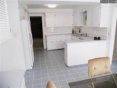 5th image of 2794 Shakercrest Blvd
