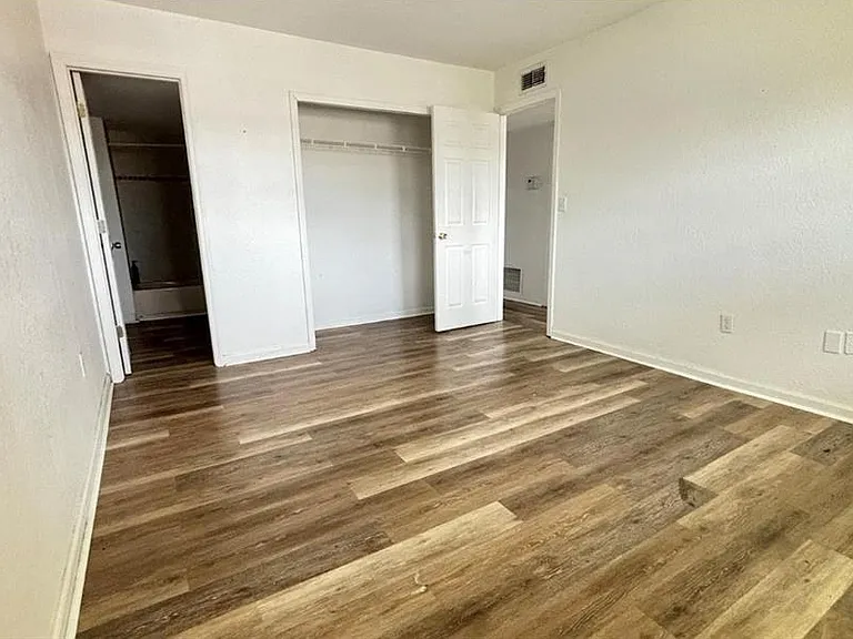 860 Sky Lake Cir #C412 — Photo 16