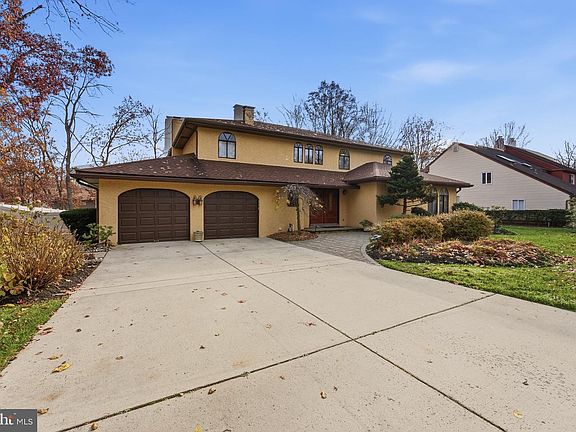 2nd image of 3 Stonehurst Dr