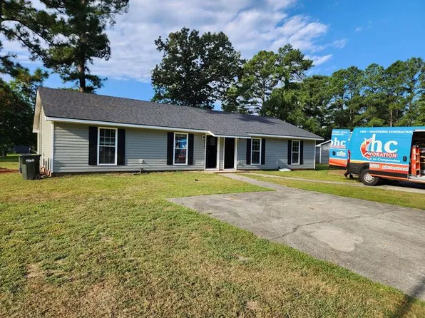 6469 Rockford Dr, Fayetteville, NC 28304