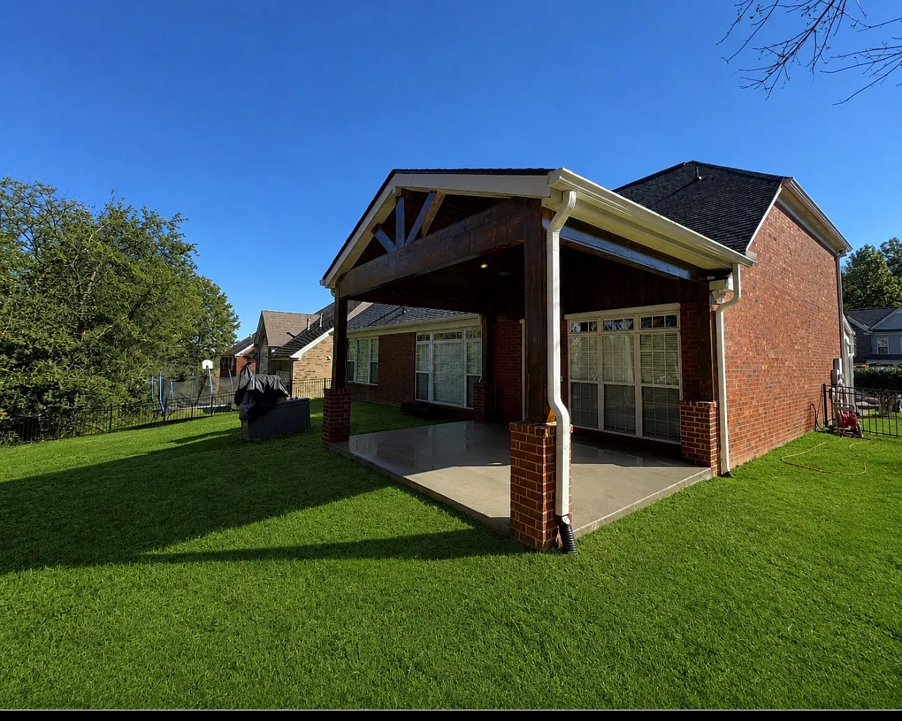 1511 Red Oak Dr — Photo 3