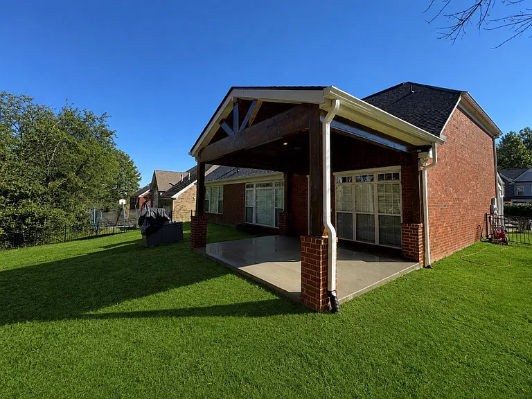 1511 Red Oak Dr — Photo 3