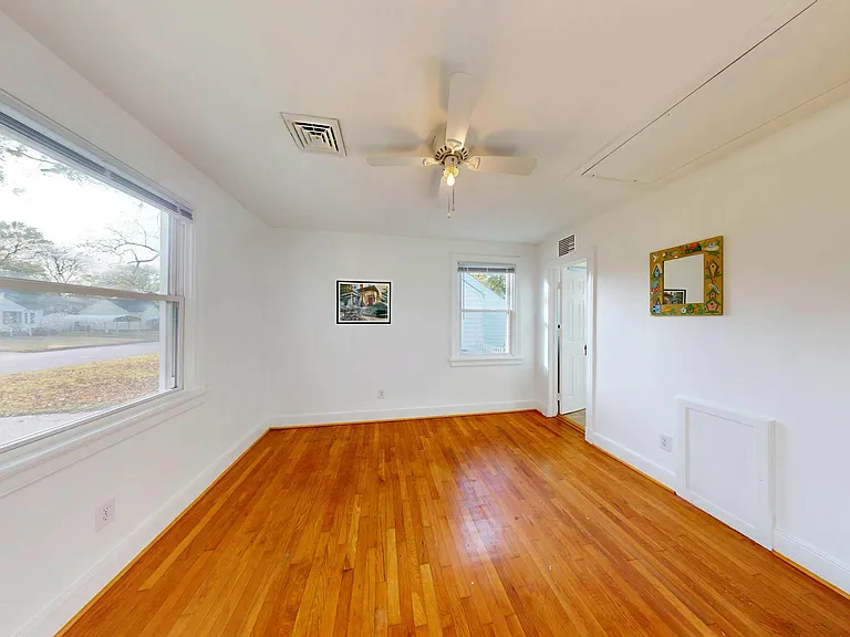 110 E Union St — Photo 24
