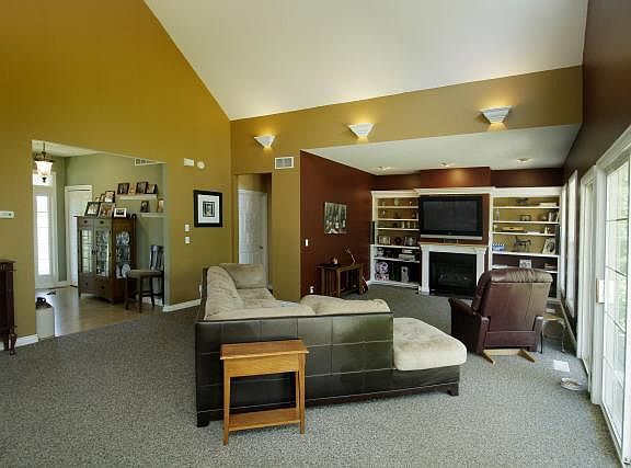 4th image of 543 Hawksnest Dr