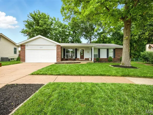 4205 Meadowgreen Trails Dr, Saint Louis, MO 63129