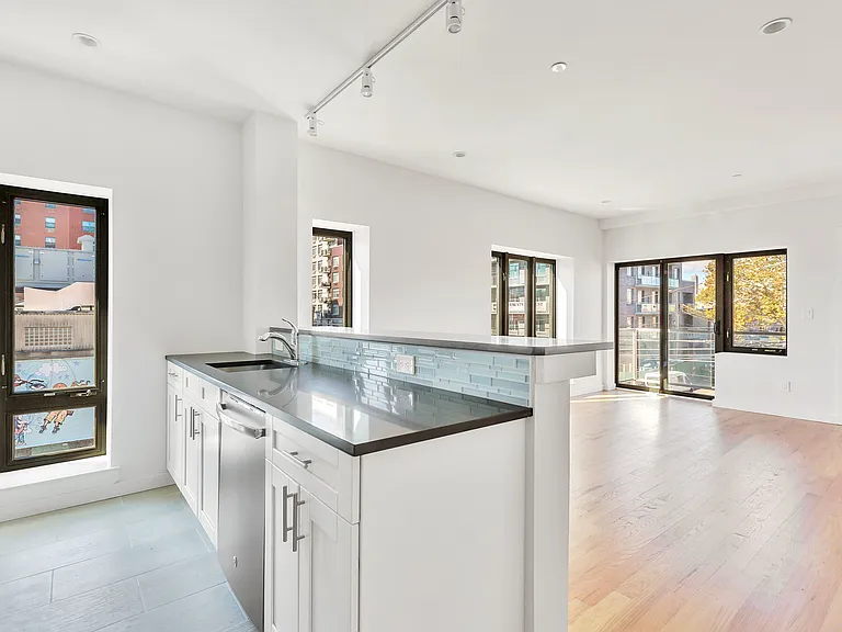 30-25 21st St #3B — Photo 3