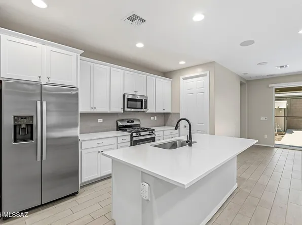 12101 E Ryscott Cir, Vail, AZ 85641