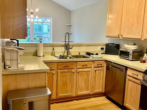 4th image of 90 Rosehall Dr
