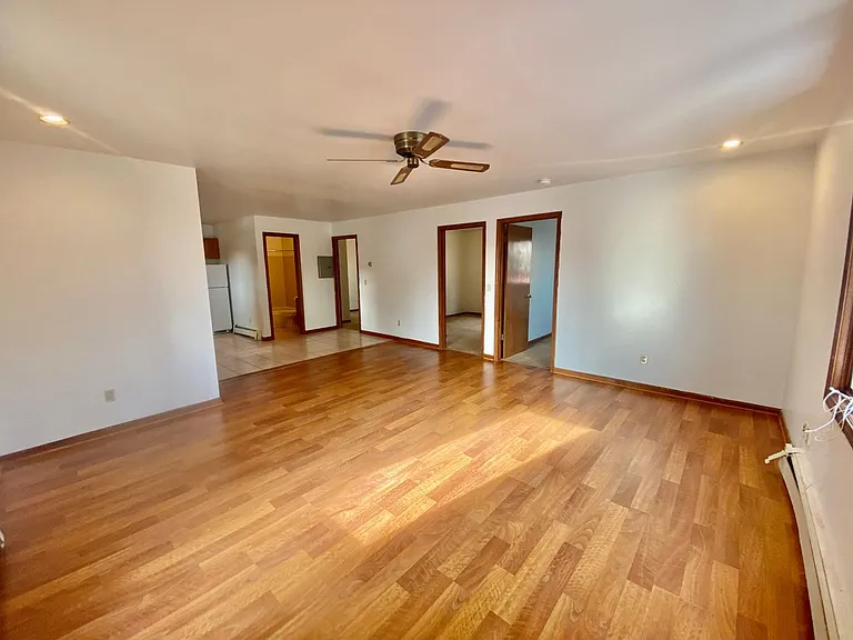 512 W Cross St — Photo 13