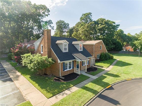 3rd image of 219 Loch Cir