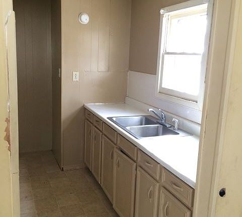4th image of 2733 Meadow Ave