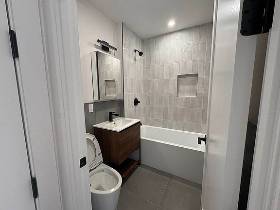 4th image of 2324 Bedford Ave #1A