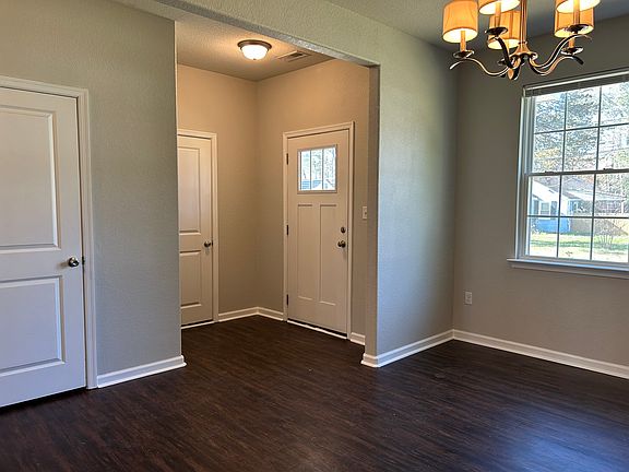 5th image of 2051 Maywood St