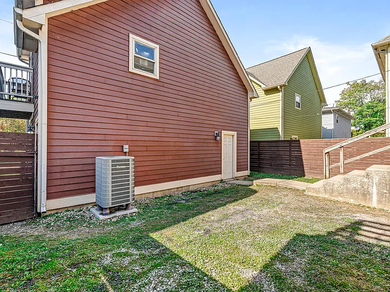 2046 Ruckle St — Photo 43