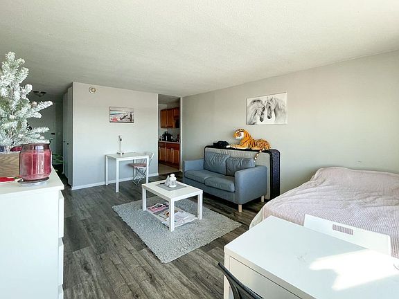 4th image of 2728 N Hampden Ct APT 2108