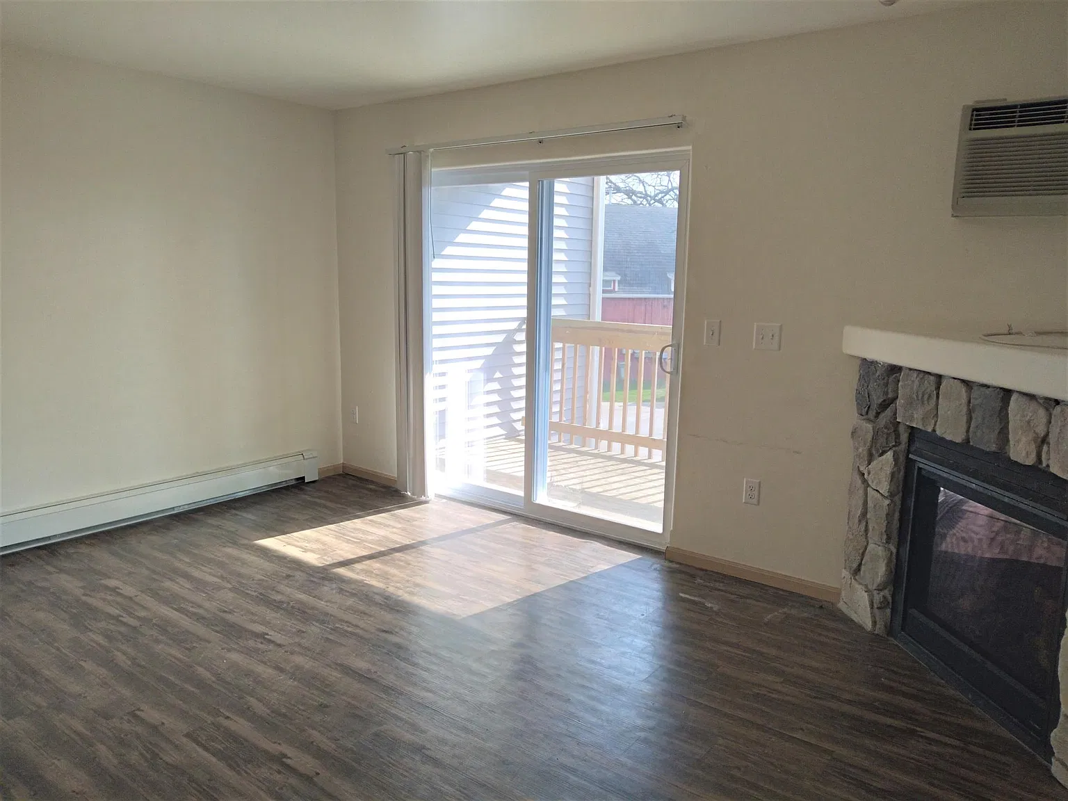 956 Boston Way — Photo 4