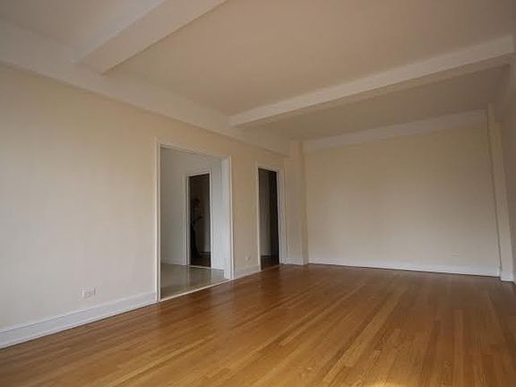 2nd image of 225 W 106th St APT 6L
