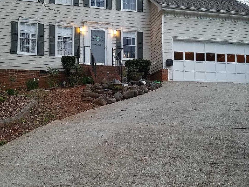 1st image of 2490 Broadmoor Ct