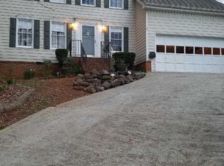 2490 Broadmoor Ct, Snellville, GA