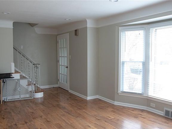 2nd image of 1403 Henning Dr