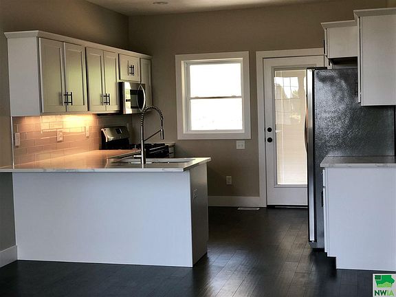 4th image of 4053 Normandy St