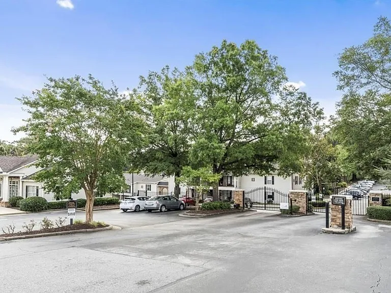 1150 Collier Rd NW #H9 — Photo 2