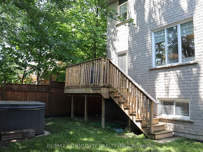66 Coolspring Cres — Photo 26