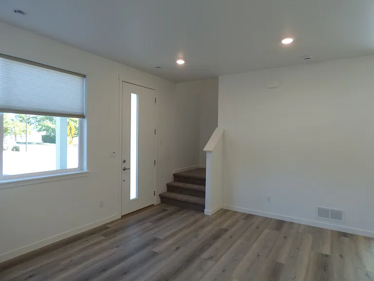 1039 Spartan Ave — Photo 3