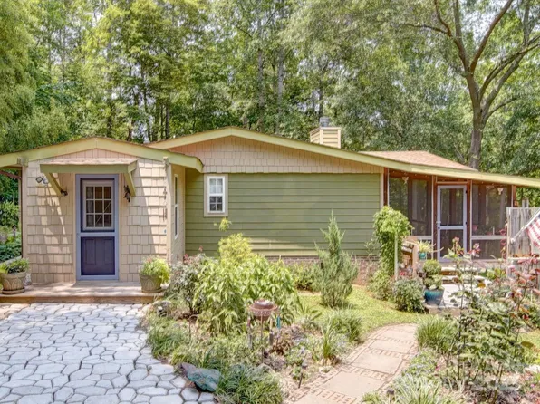 157 Old Hearth Rd, Clover, SC 29710