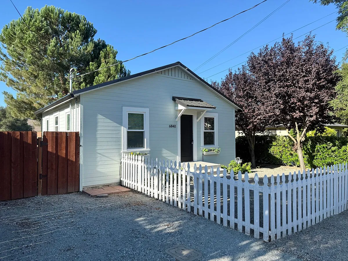 Building Photo - 6840 F St