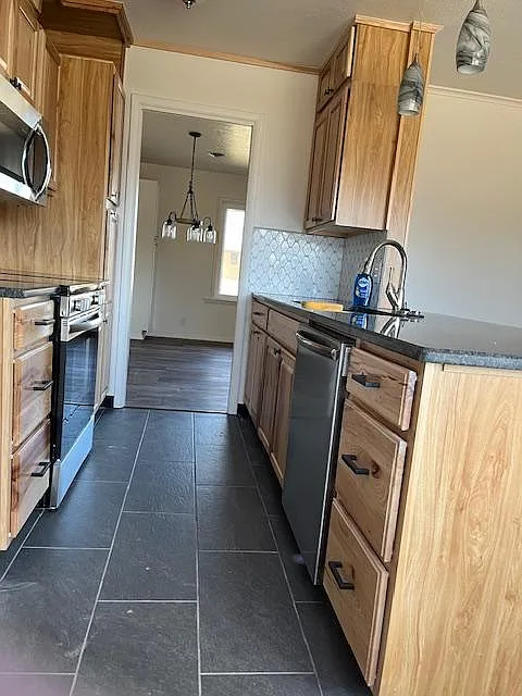 3 bed, 1563 sqft, $1,800 — Photo 4