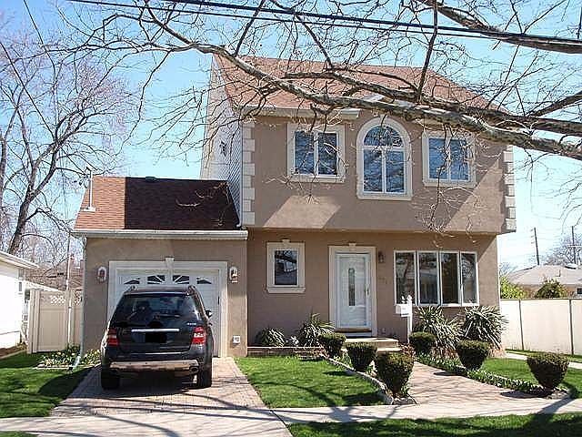 1st image of 371 Peter Ave
