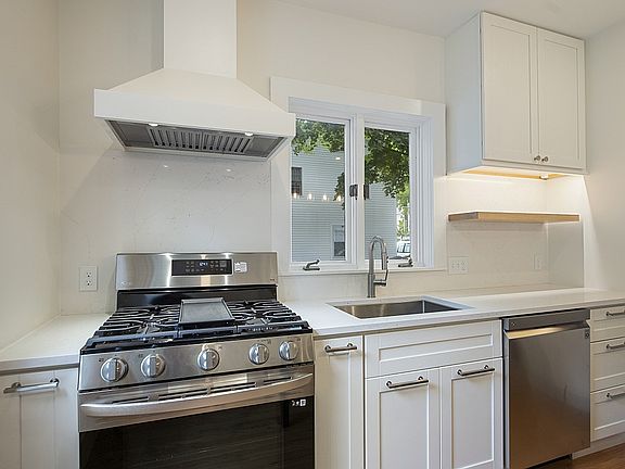 4th image of 21 Bedford Ct