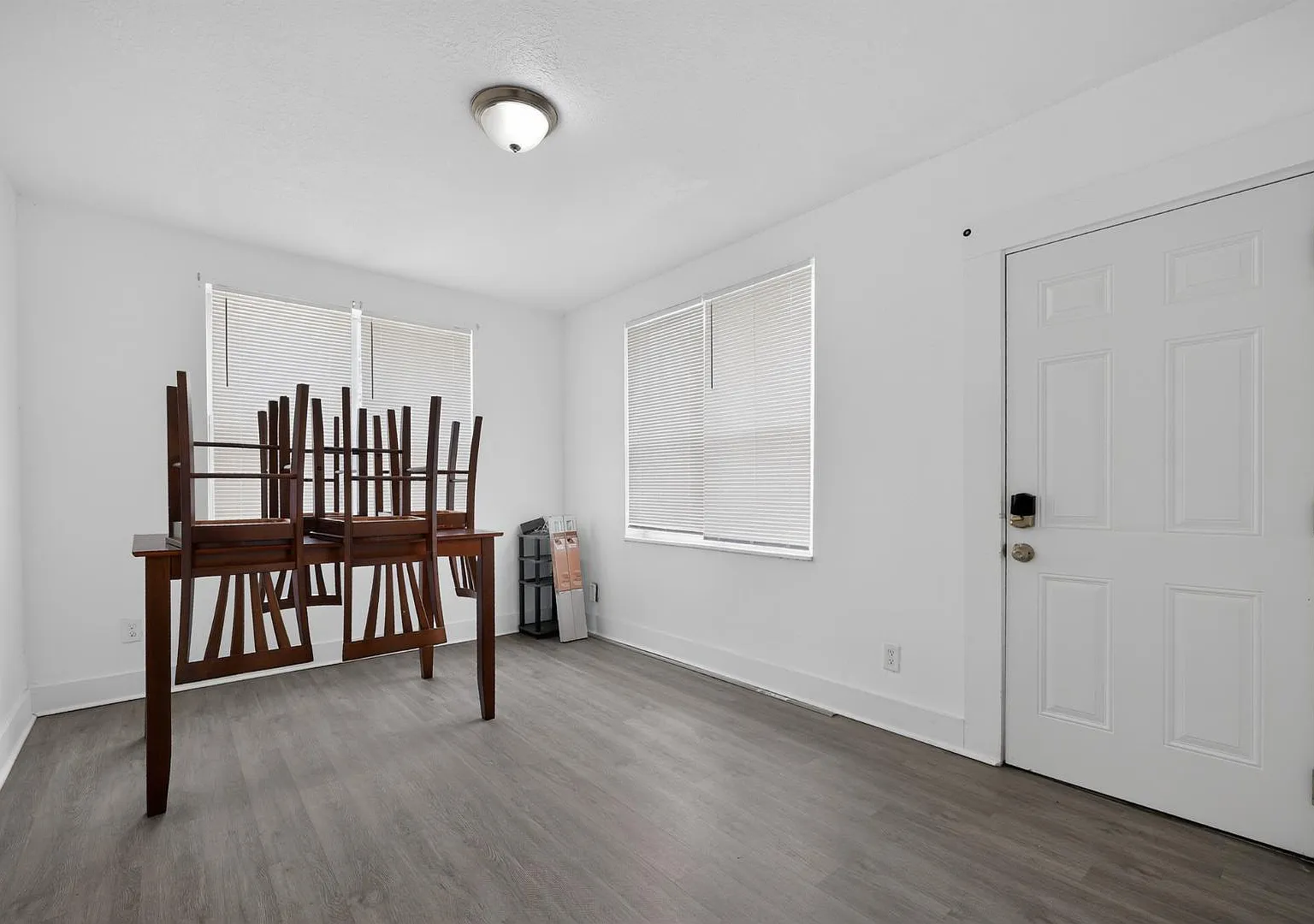 3212 Barnett St - 3212 Barnett St — Photo 3