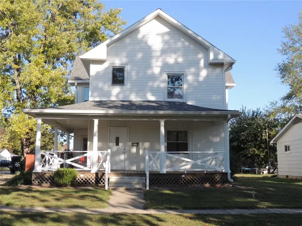 401 S 3rd St, Altamont, IL 62411