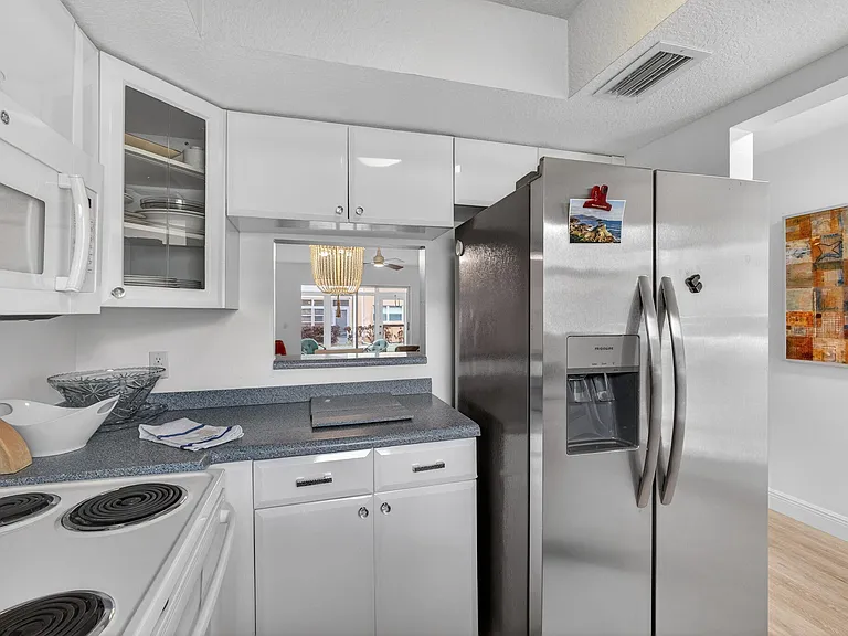 2950 SE Ocean Blvd — Photo 15