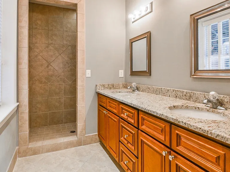 742 W Princess Anne Rd — Photo 8