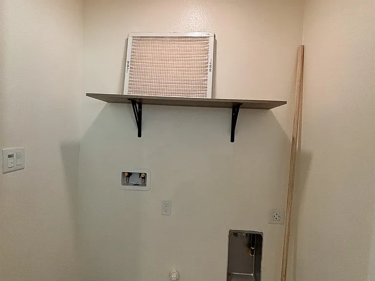 827 Fir St W — Photo 34