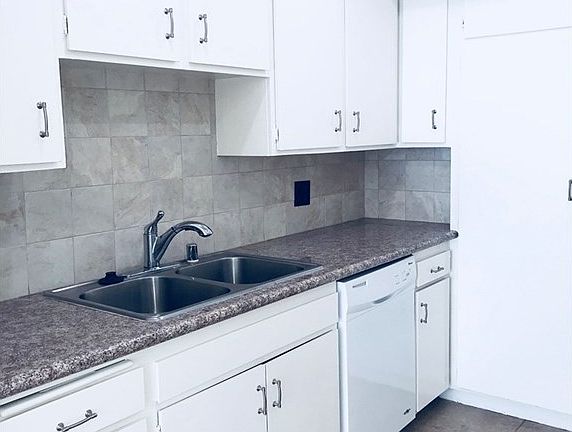 2nd image of 12720 Burbank Blvd Unit 320