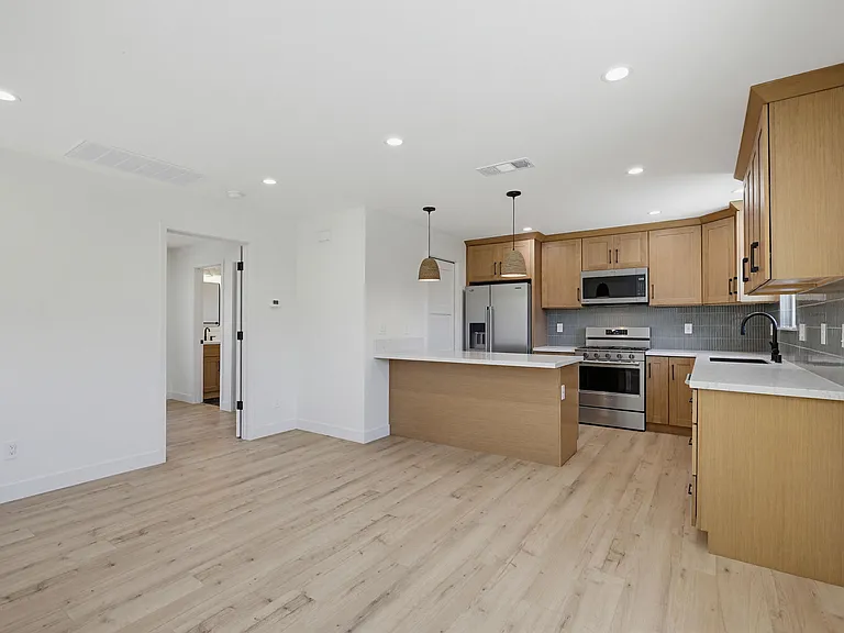2036 Pomona Ave #C — Photo 14