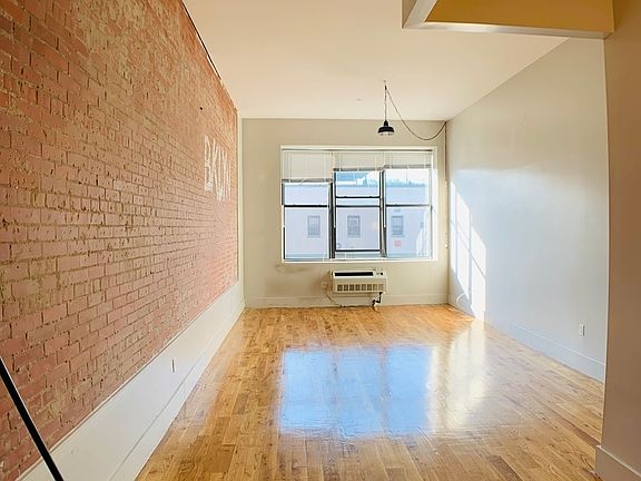 4th image of 41 Kosciuszko St APT 218