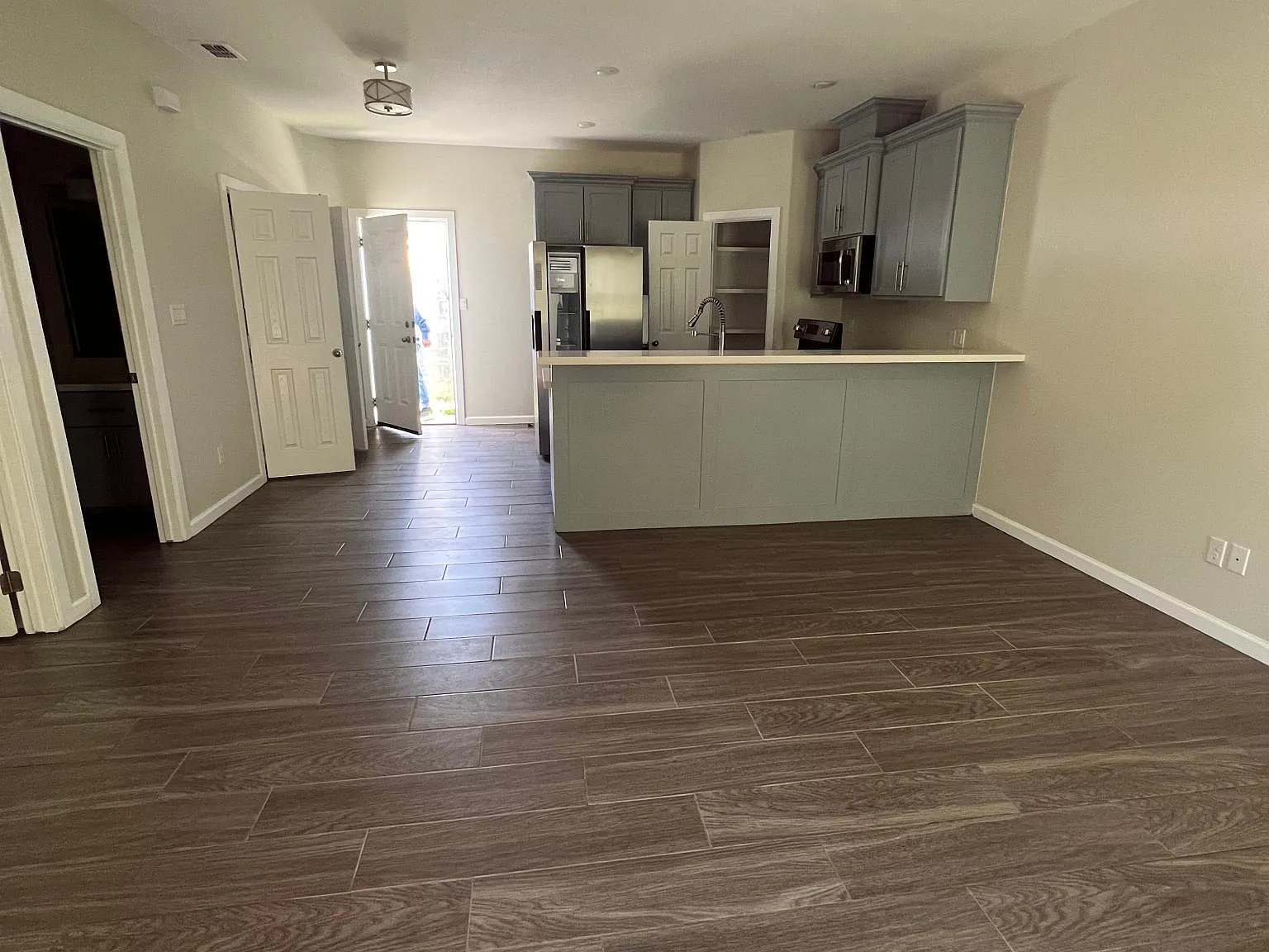 3608 Hawthorne Ave — Photo 2