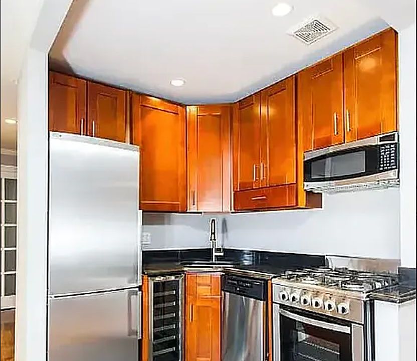 2nd image of 227 E 82nd St #4K