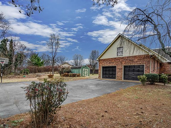3rd image of 4114 Elizabeth Dr
