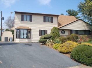 47 Hydrangea Rd, Levittown, PA 19056