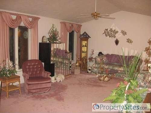 4th image of 7769 Oakmont Ct