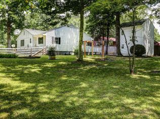 9 Beach Dr, Columbia, VA 23038