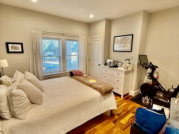 3rd image of 60 Liverpool St #1
